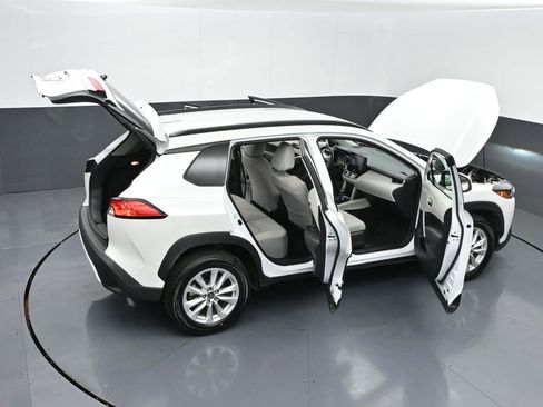 Certified 2022 Toyota Corolla Cross LE image 52