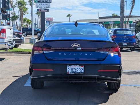 Used 2025 Hyundai Elantra Sport image 3
