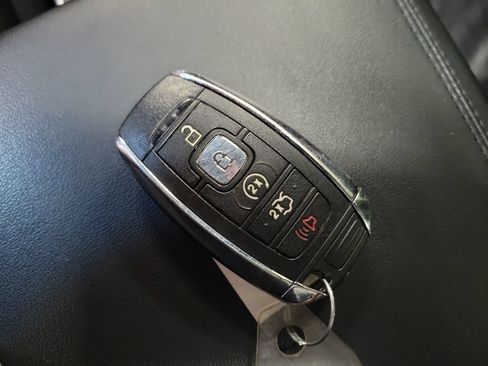Used 2017 Lincoln Continental Reserve AWD/4WD image 21