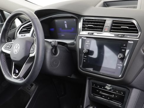 Used 2022 Volkswagen Tiguan SE AWD/4WD image 22