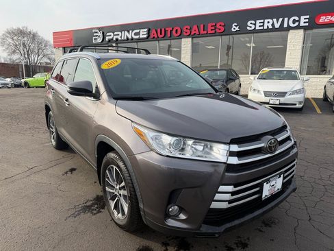Used 2019 Toyota Highlander XLE AWD/4WD image 1