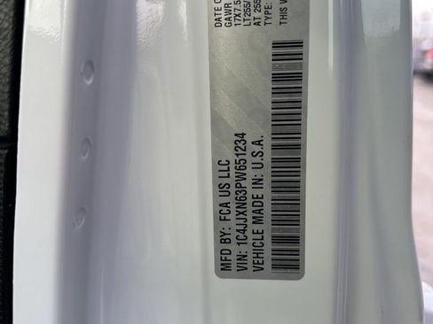 Used 2023 Jeep Wrangler Unlimited image 33