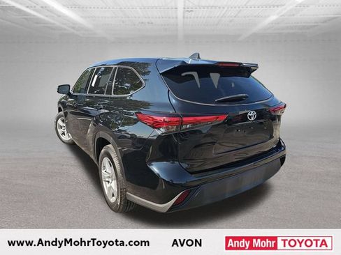 Used 2022 Toyota Highlander LE FWD image 5