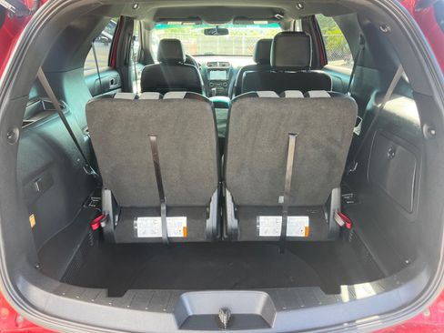 Used 2017 Ford Explorer XLT w/ Equipment Group 202A AWD/4WD image 20