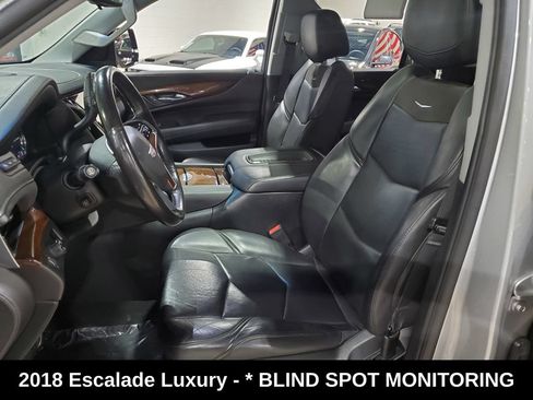 Used 2018 Cadillac Escalade Luxury RWD image 6