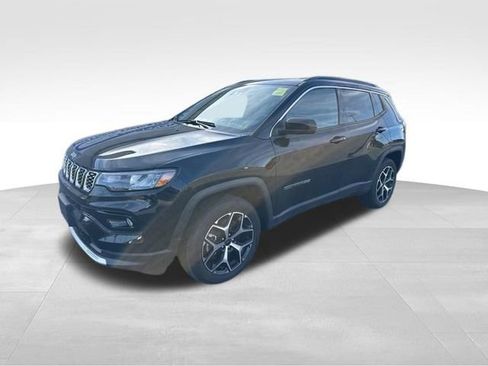 Used 2026 Jeep Compass Limited AWD/4WD image 3