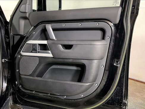 Used 2023 Land Rover Defender 110 X-Dynamic SE image 23