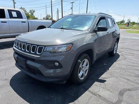 Used 2024 Jeep Compass Latitude AWD/4WD image 3