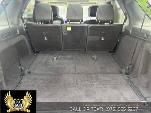 Used 2024 Land Rover Discovery S AWD/4WD image 7