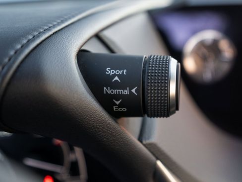 Used 2020 Lexus ES 300h w/ Premium Package image 22