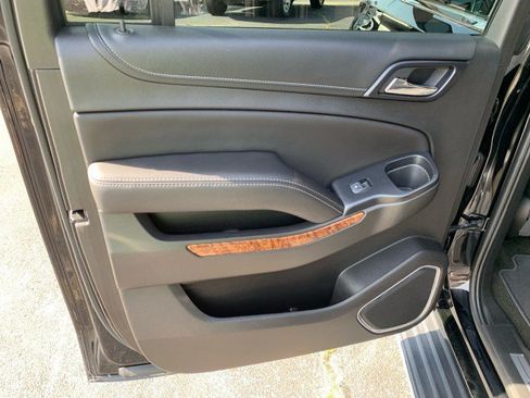 Used 2018 Chevrolet Suburban Premier AWD/4WD image 13