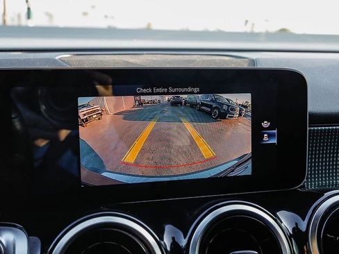 Used 2021 Mercedes-Benz GLB 250 4MATIC image 28