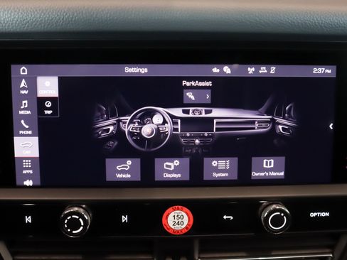 Used 2025 Porsche Macan image 21