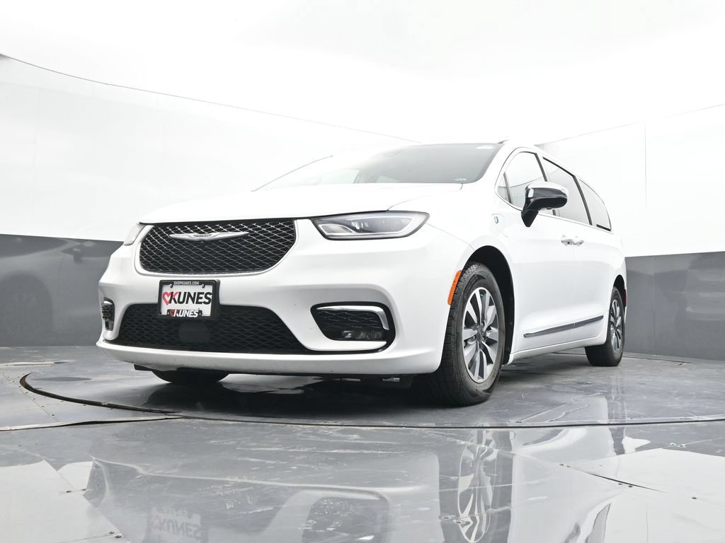 Used 2023 Chrysler Pacifica Limited FWD image 48