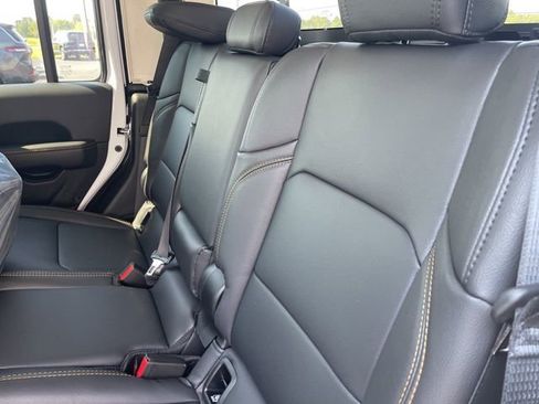 New 2025 Jeep Gladiator Sport image 21