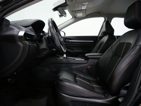 Used 2024 Nissan Altima 2.5 SR FWD image 11