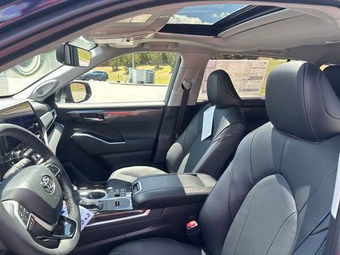 New 2026 Toyota Highlander Limited AWD/4WD image 14