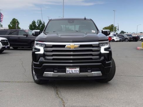 Used 2024 Chevrolet Silverado 1500 High Country w/ Technology Package AWD/4WD image 2