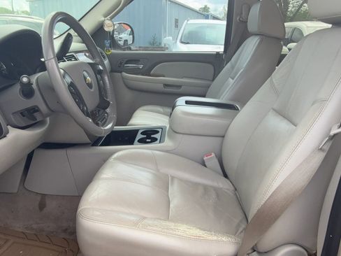 Used 2007 Chevrolet Suburban LTZ w/ LTZ Preferred Equipment Group image 2