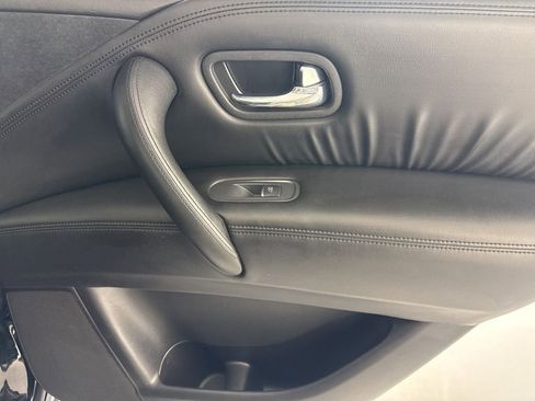 Used 2024 Nissan Armada SV image 15