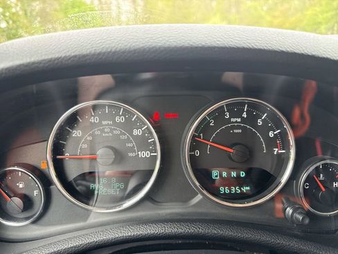 Used 2017 Jeep Wrangler Sahara AWD/4WD image 15