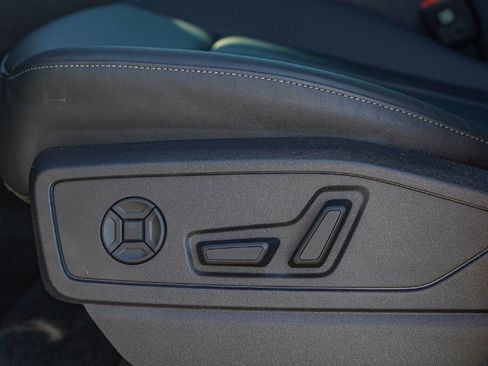 New 2025 Audi Q5 Premium Plus image 17