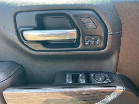 Used 2022 Chevrolet Silverado 1500 LTZ w/ LTZ Premium Package AWD/4WD image 29