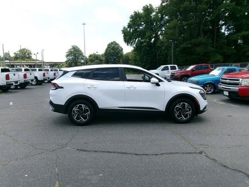 Used 2025 Kia Sportage LX FWD image 5