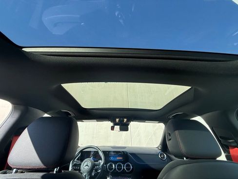 Used 2025 Mercedes-Benz GLA 35 AMG 4MATIC image 7