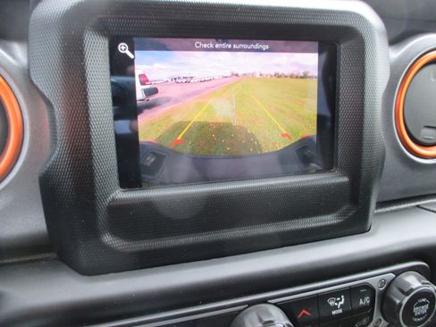 Used 2021 Jeep Gladiator Mojave w/ Cold Weather Group AWD/4WD image 20