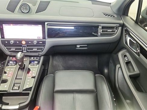 Used 2024 Porsche Macan w/ Premium Plus Package image 37