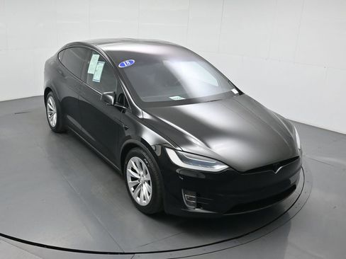 Used 2018 Tesla Model X 75D image 37