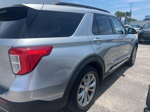 Used 2023 Ford Explorer XLT w/ Equipment Group 202A RWD image 3