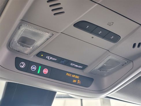 Used 2024 GMC Terrain SLT image 19