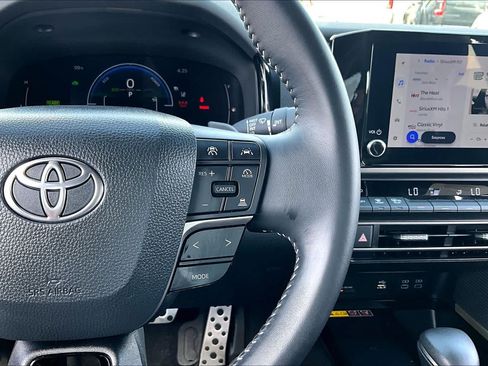 Used 2026 Toyota Camry SE FWD image 25