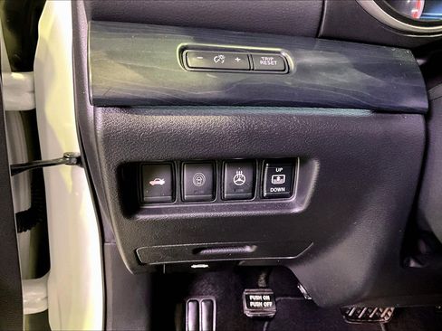 Used 2019 Nissan Maxima Platinum w/ Sport Mat Group FWD image 16
