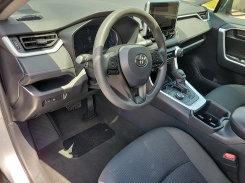 Used 2025 Toyota RAV4 LE AWD/4WD image 4