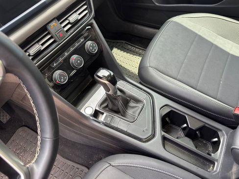 Used 2023 Volkswagen Taos SE w/ Panoramic Sunroof Package FWD image 13