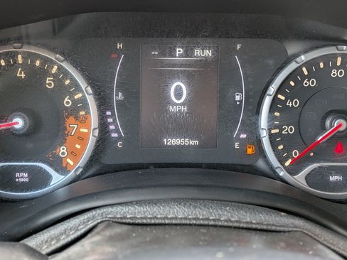 Used 2018 Jeep Renegade Latitude FWD image 25