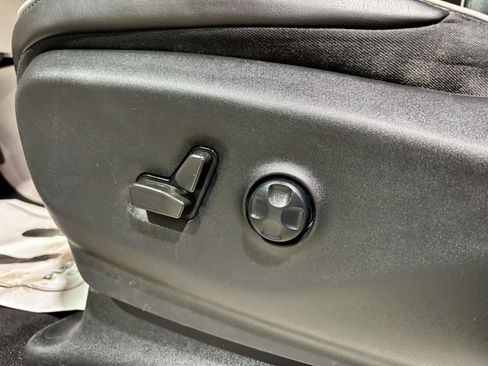 Used 2022 Chrysler Pacifica Limited image 21