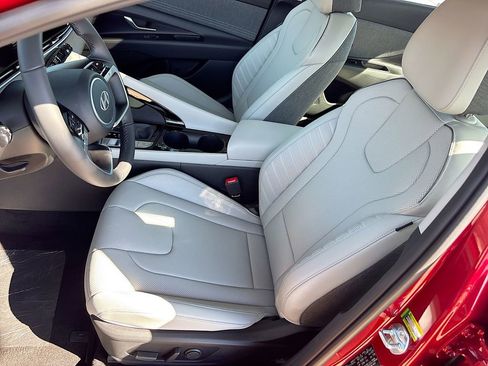 New 2025 Hyundai Elantra Limited image 22