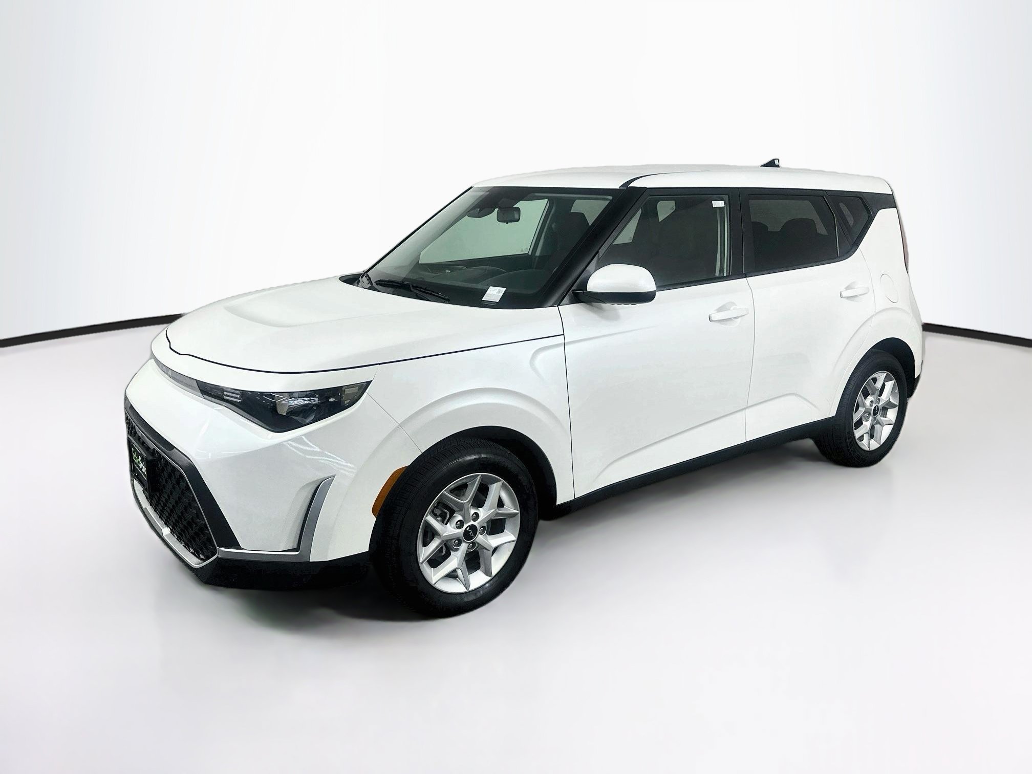 Used 2025 Kia Soul LX w/ LX Technology Package FWD image 3