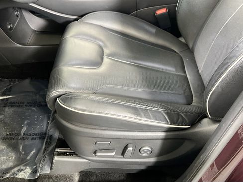 Used 2023 Hyundai Palisade Limited w/ Winter Package image 19