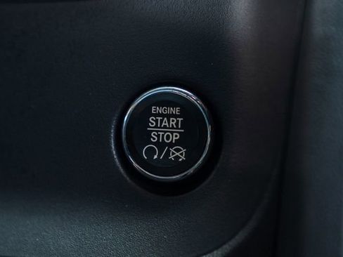 Used 2013 Dodge Challenger R/T image 58