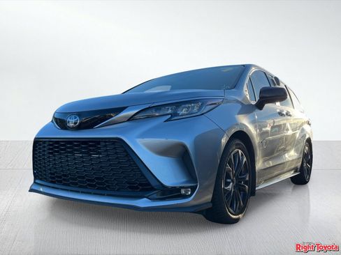 Certified 2022 Toyota Sienna XSE w/ XSE Plus Package FWD image 2