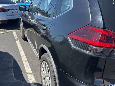 Certified 2018 Nissan Rogue S image 3