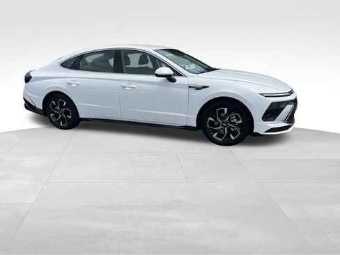Used 2024 Hyundai Sonata SEL FWD image 2