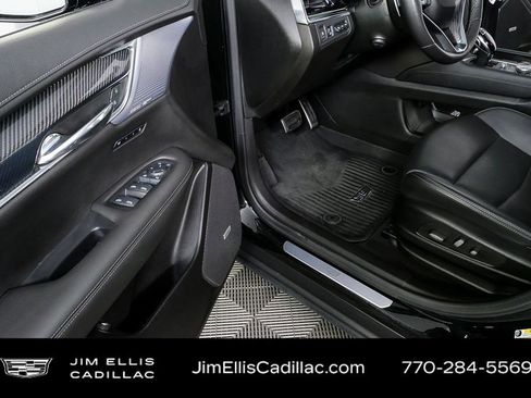 Certified 2024 Cadillac XT6 Sport w/ Technology Package image 6