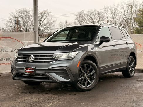 Used 2022 Volkswagen Tiguan SE w/ Panoramic Sunroof Package image 50