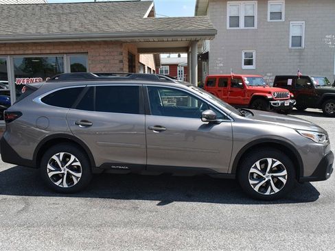 Used 2022 Subaru Outback Limited AWD/4WD image 2